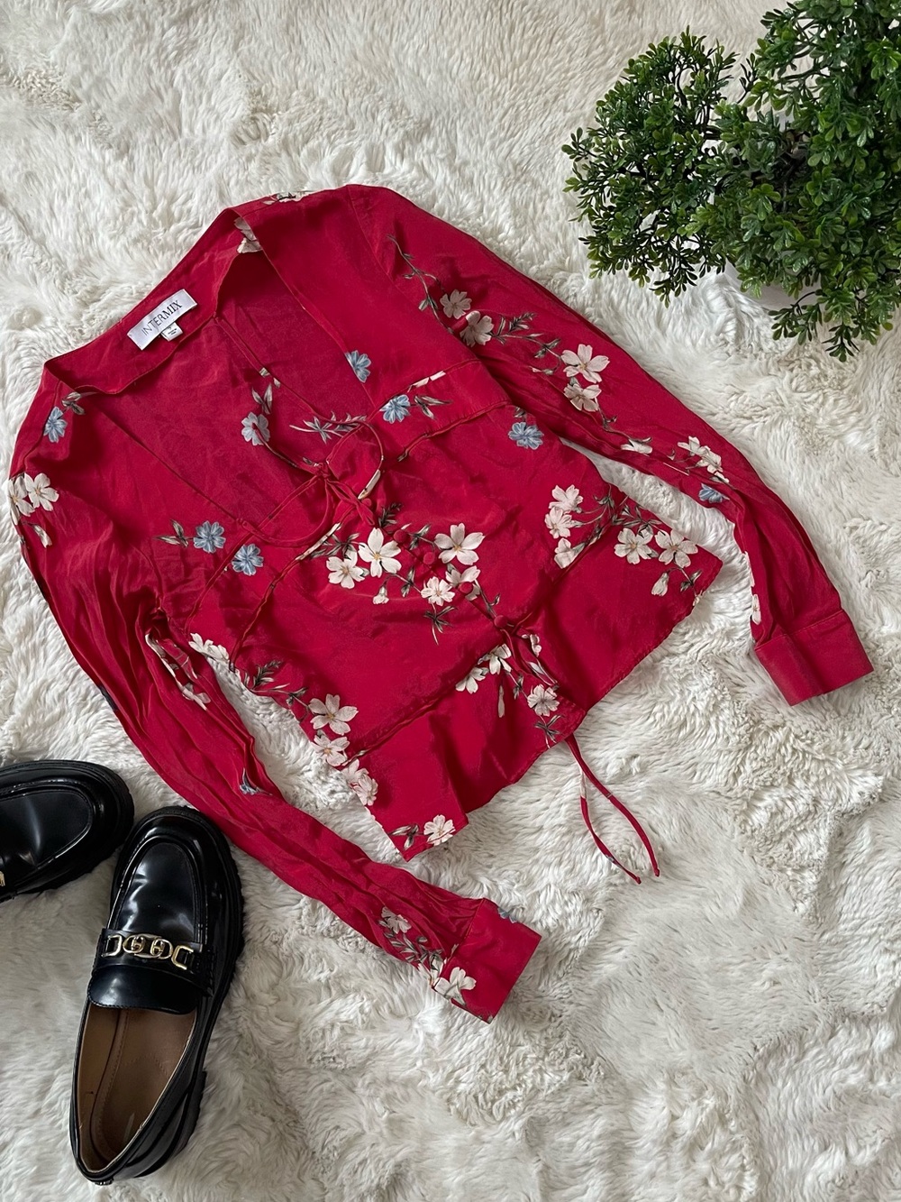 INTERMIX 100% Silk Floral Blouse Top Red Pink Tie Front Made in USA Size 2